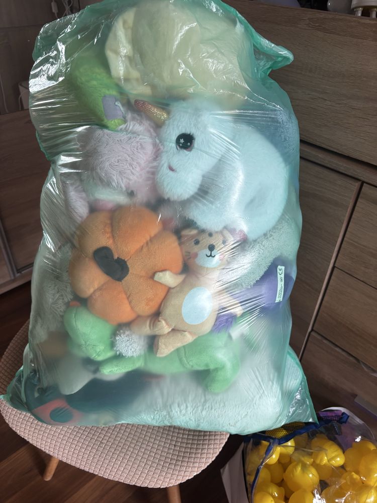 Oddam worek pluszakow i wozek dla lalek