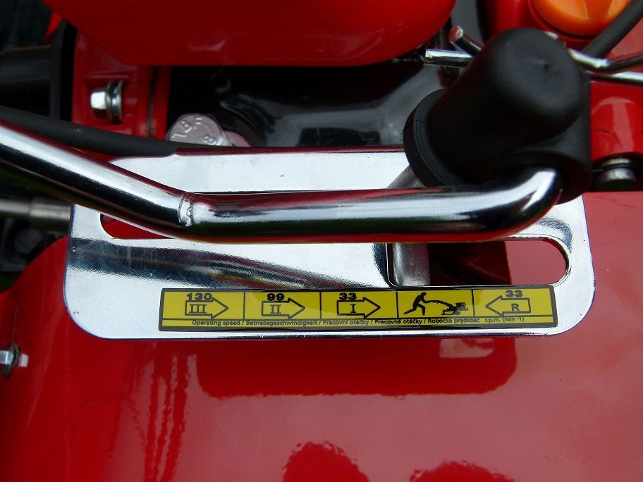 GLEBOGRYZARKA HECHT 7100 Traktorek jednosiowy z przyczepką Dzik