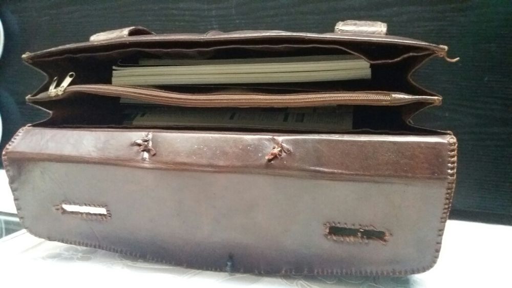 Портфель из кожи крокодила