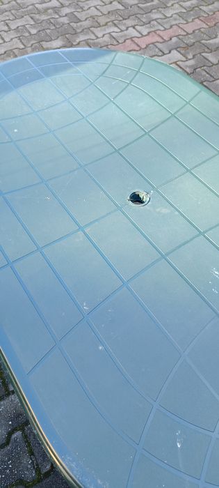 Stół ogrodowy zielony z otworem na parasol