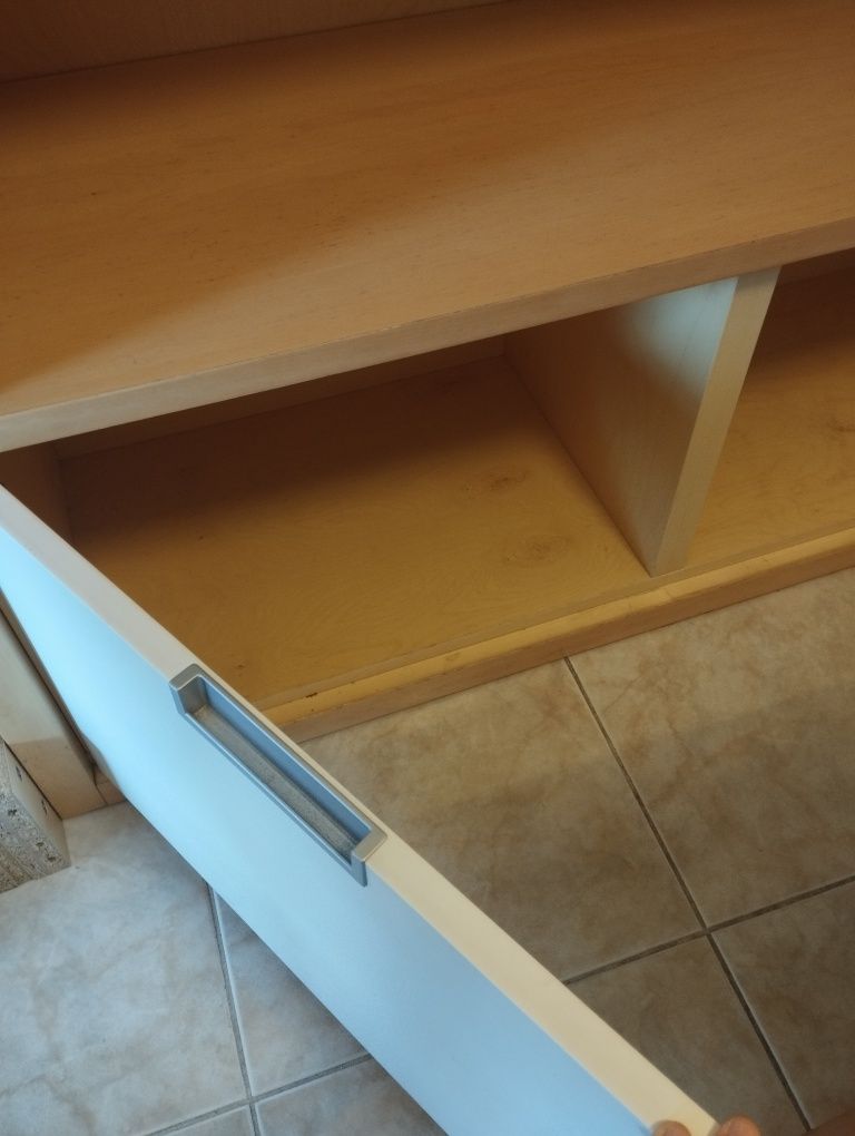 Móvel sala com portas móveis