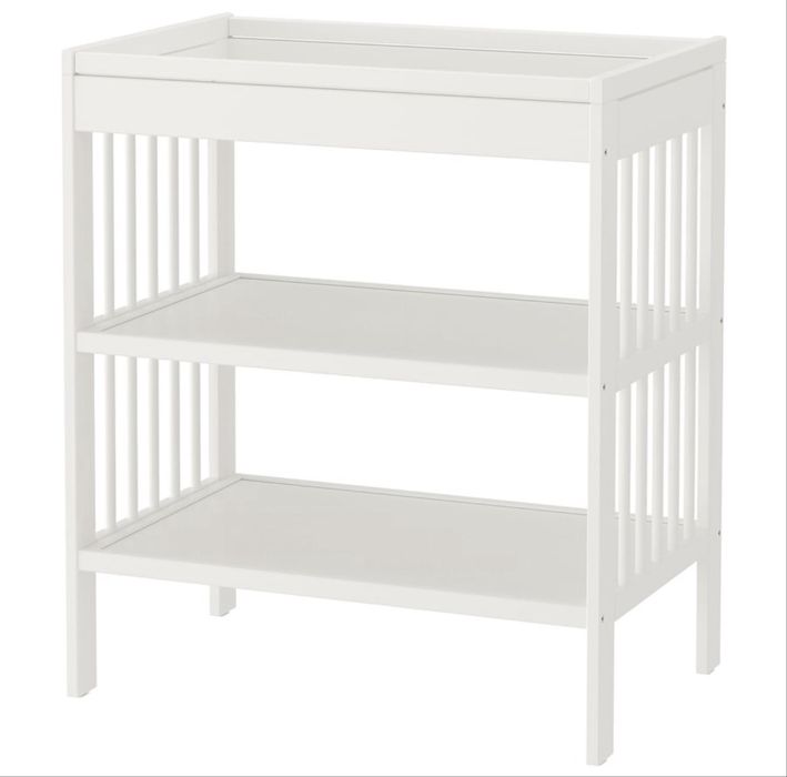 Cama com trocador e muda fraldas Ikea