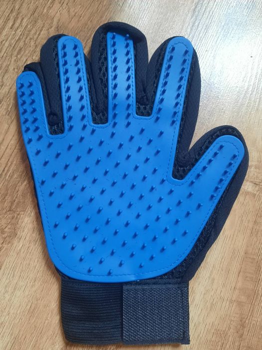 Перчатка для вычесывания шерсти для кота и собачки