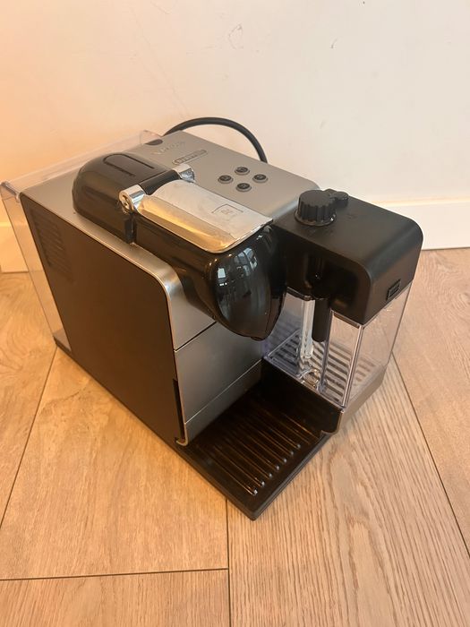 Ekspres DELONGHI Nespresso Lattissima+ EN520.S