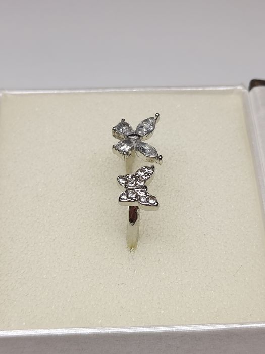 Srebrny pierścionek z motylkami kryształowymi regulowany old money y2k