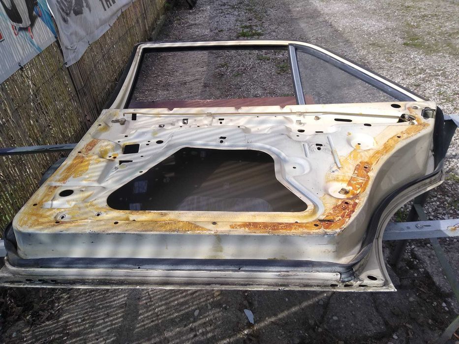 Mercedes-Benz W 123 drzwi prawa strona tył