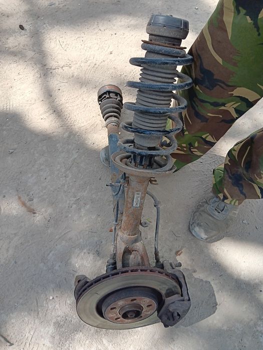 Vw golf IV 4 2.0 zwrotnica amortyzator mcpherson półoś lewy lewa przód