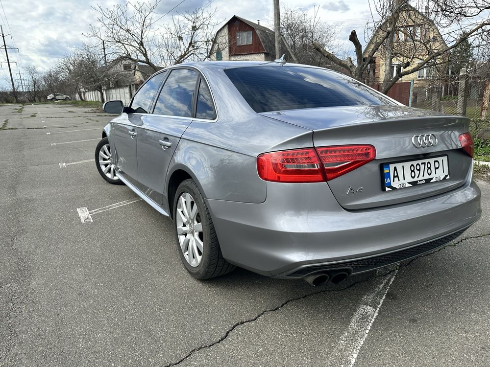 Audi a4b8 s-line