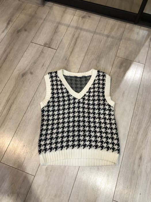 Жилетки на кофту  zara 164