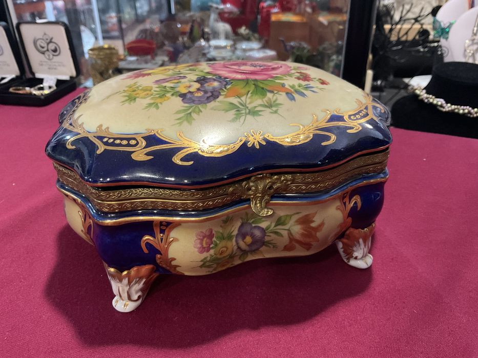 Cofre joias porcelana com pés pintura manual 17x14x9 cm