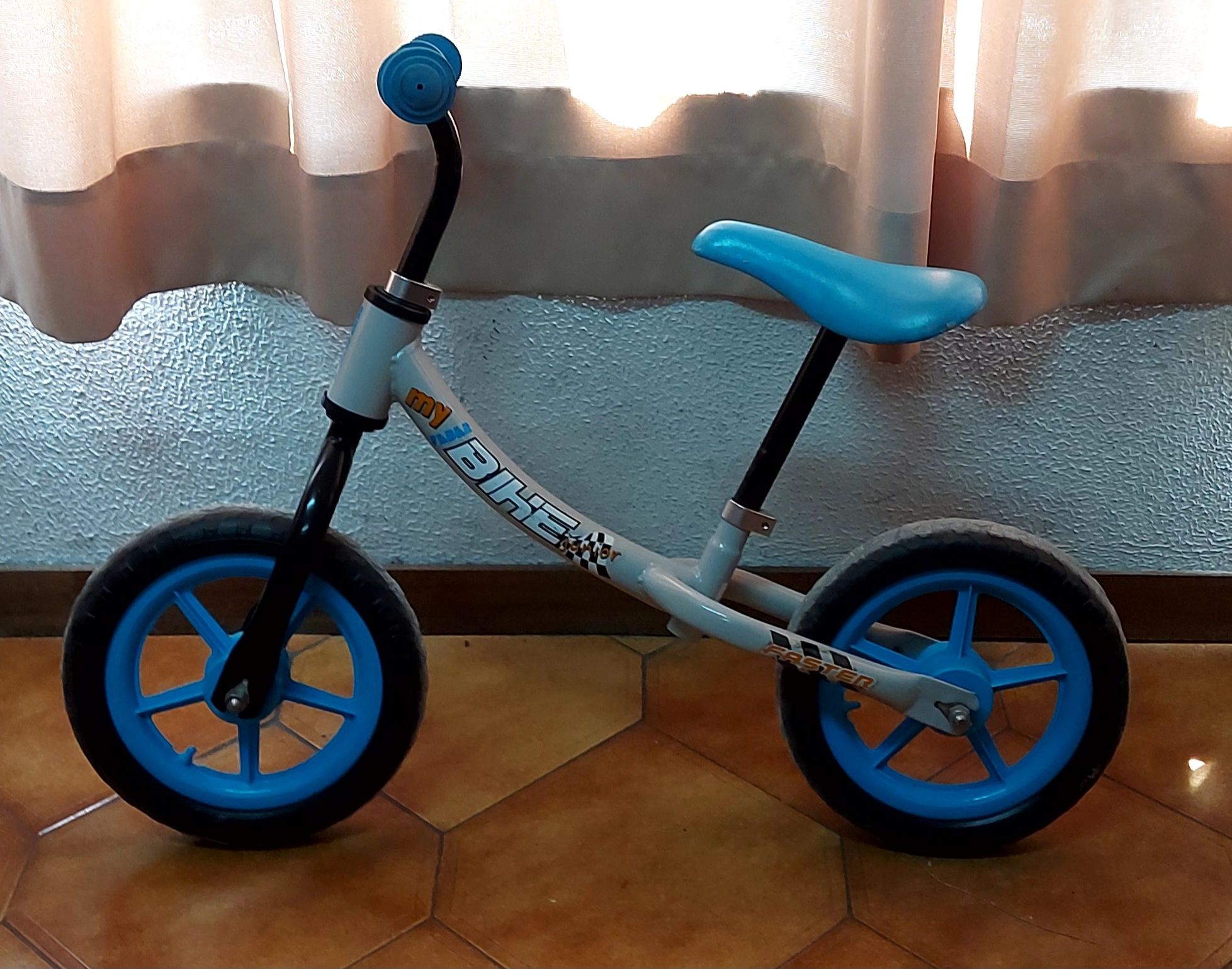 Bicicleta criança sem pedais