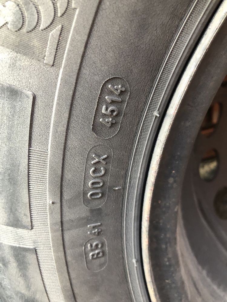 Пара шин michelin agilis 235/65 r16c