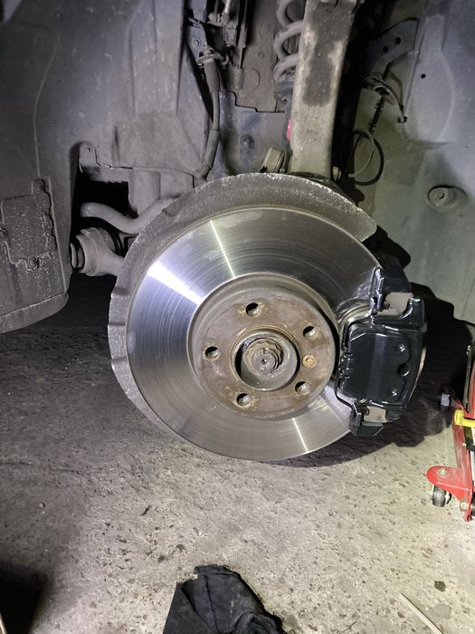 Суппорта на BMW E70 X5 3.0 (правий та лівий, задній та передній)