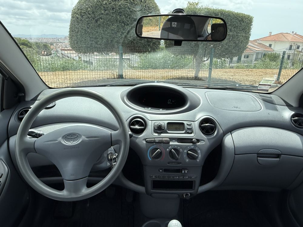 Toyota Yaris 1.0 - 75 mil klm - REVISÕES NA MARCA - 1 Dono