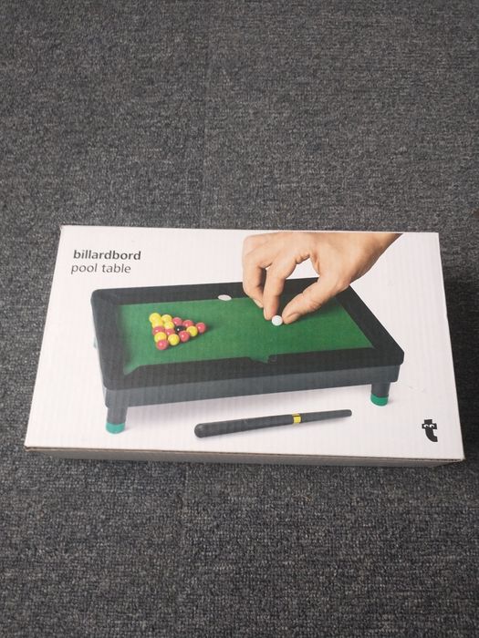 Stołowa gra w bilard z tigera