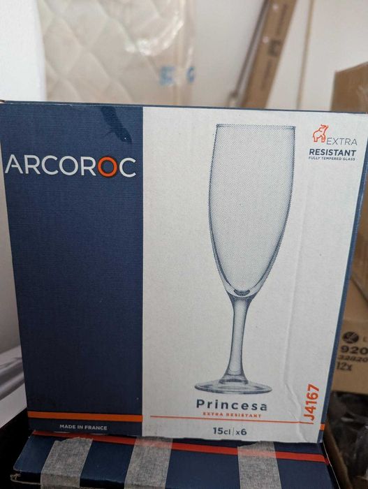 Vendo vários tipos de copos