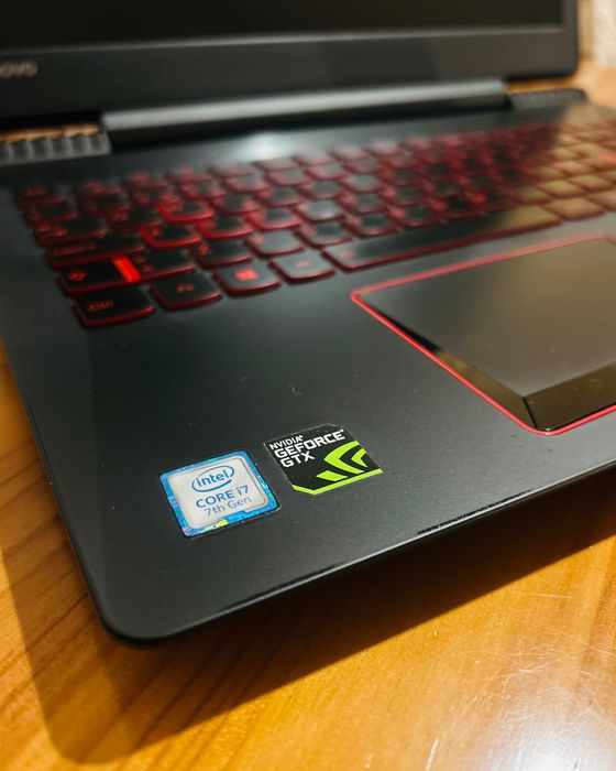 Portátil Gaming LENOVO Legion
- RAM: 16 GB - 1 TB HDD + 256
GB SSD