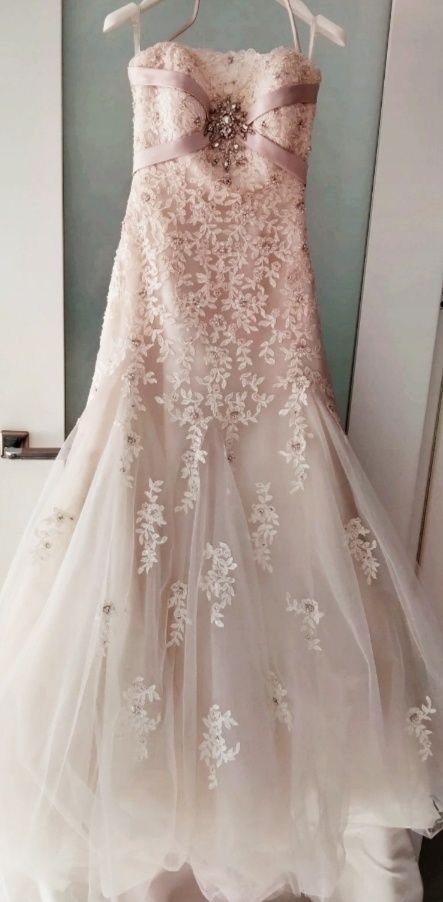 Suknia ślubna piękna bogato zdobiona
