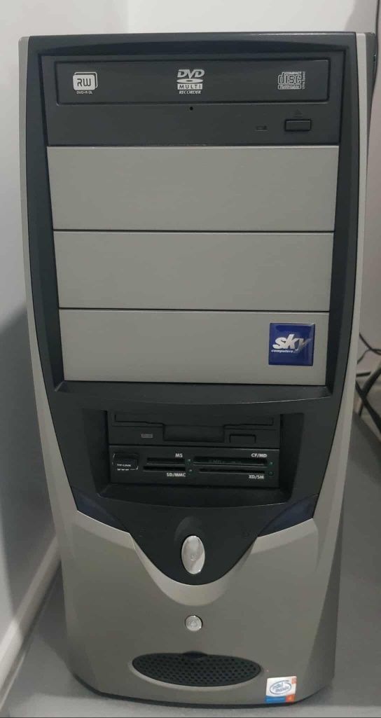 Computador de mesa completo