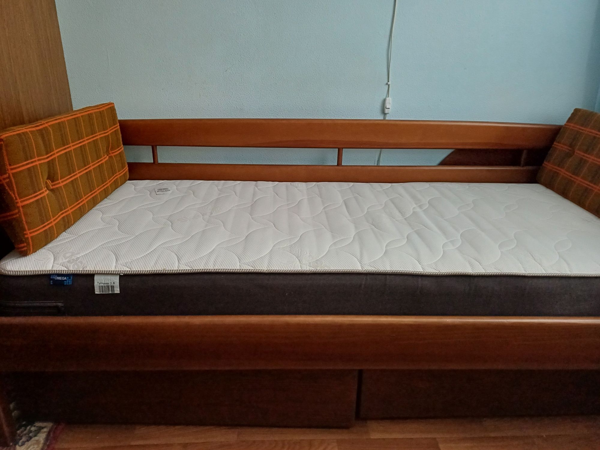 Ліжко односпальне з матрасом, стан нового