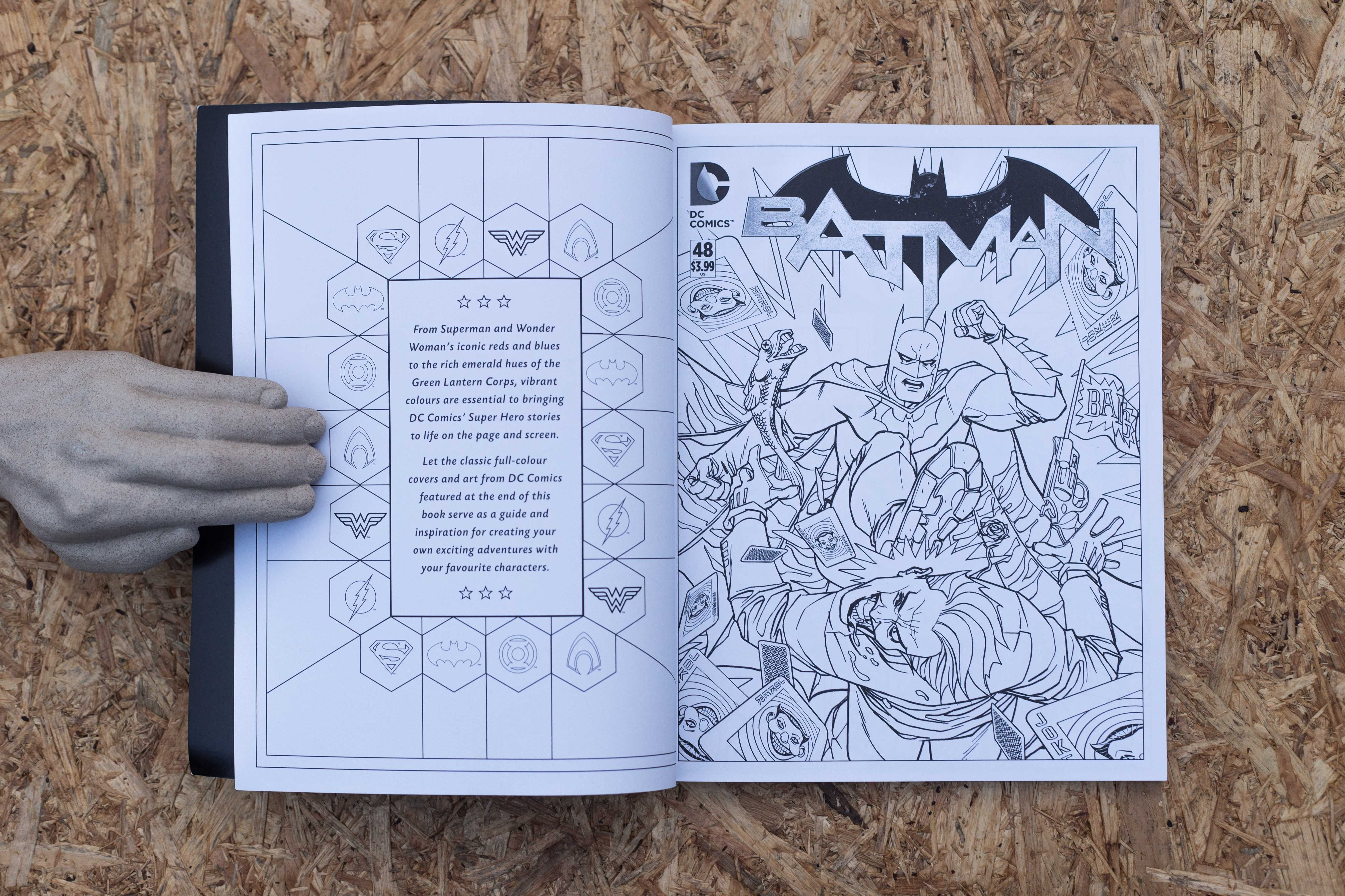 DC Comics Colouring Book kolorowanka superbohaterowie superman batman