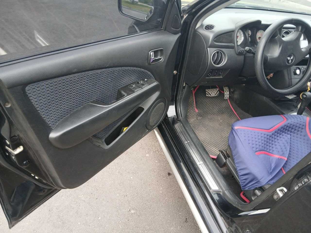 Продам Mitsubishi Outlander, 2006 год, газ/бензин, 2,4 мотор