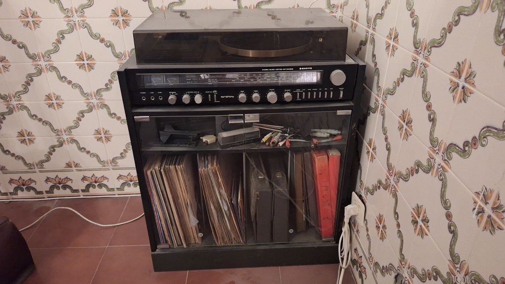 Vendo/Troco Gira discos + gravador + rádio + Móvel