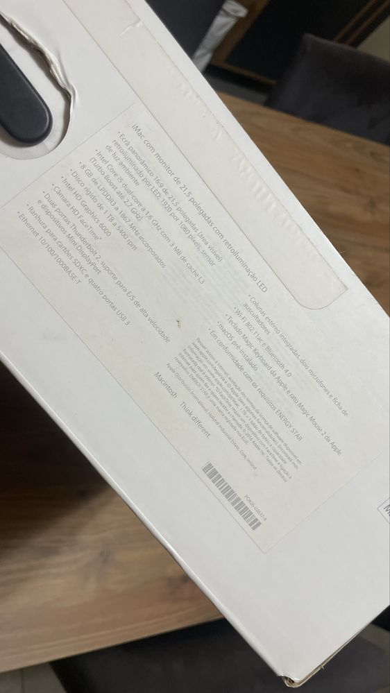iMac 21.5” (2017) em excelente estado - com teclado, rato e cabo.