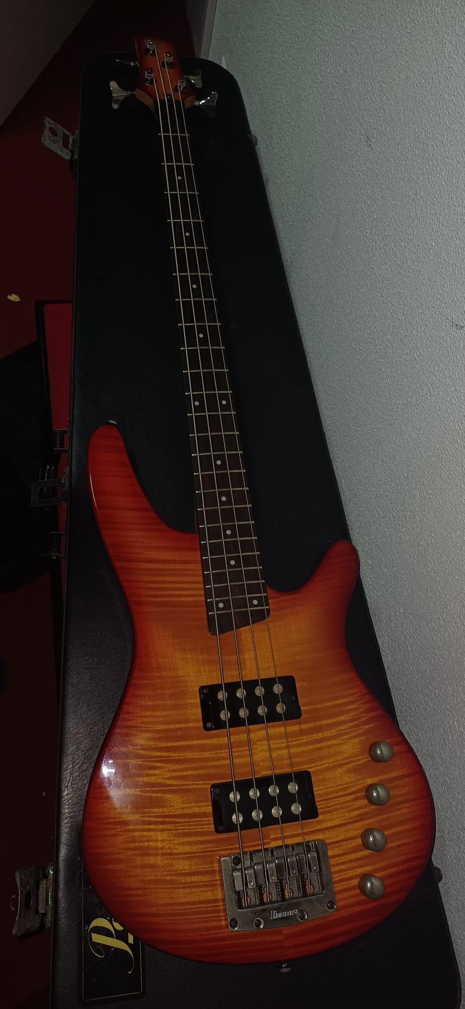 Vende-se baixo Ibanez de 4 cordas