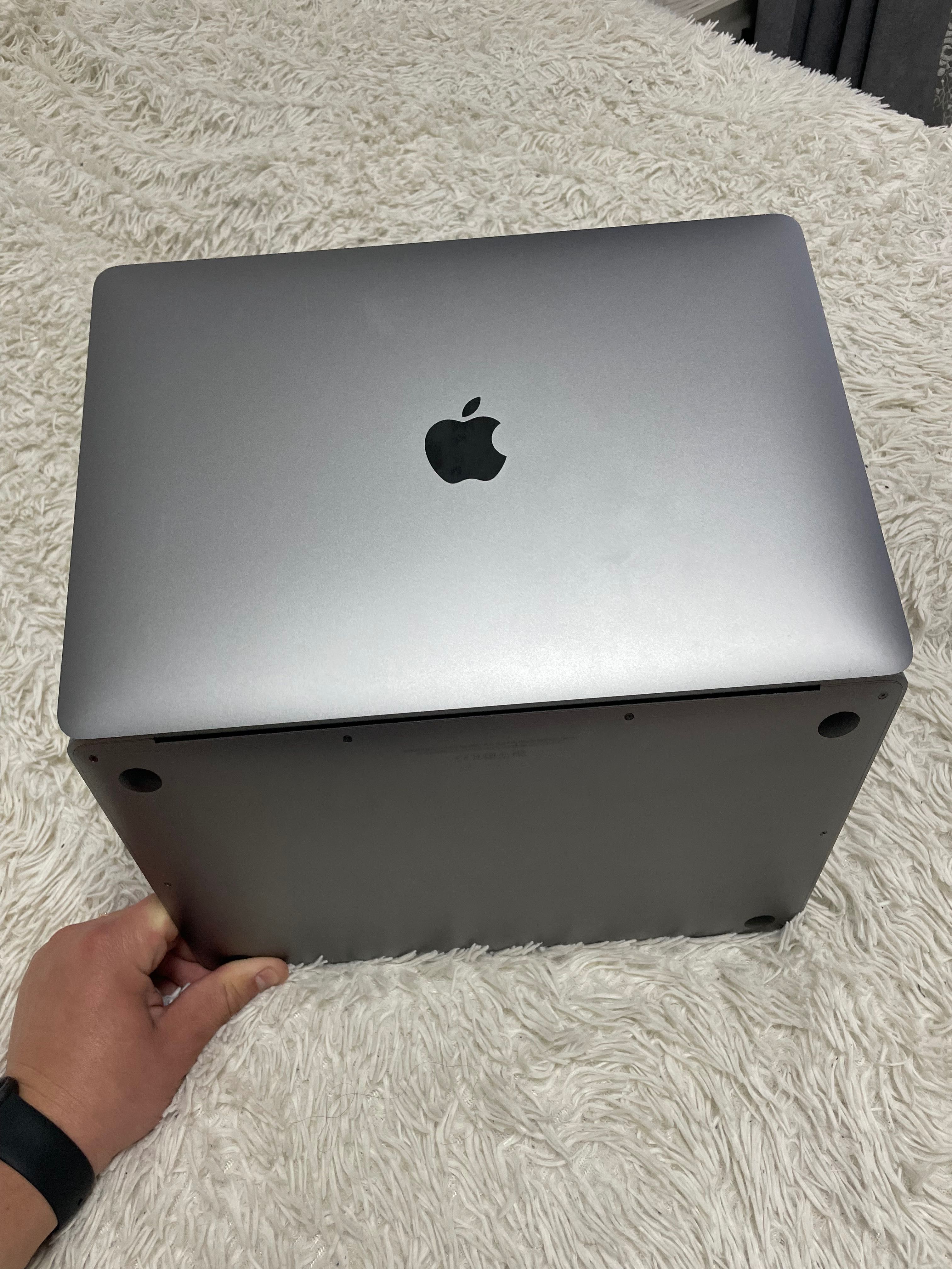 MacBook Air 2018 (i5/8gb/128ssd)