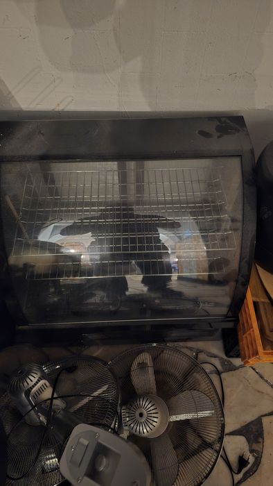 Churrasqueira rodizio a gaz + 1 montra para sobremesa