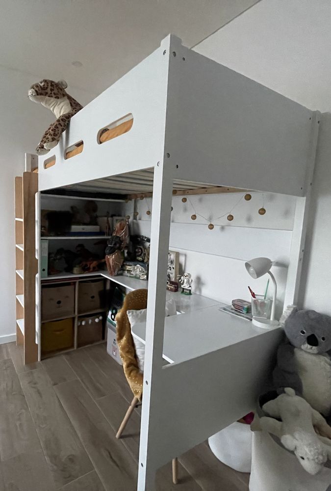 Cama alta com secretaria