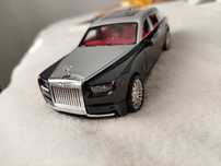 Rolls Royce srebrno czarny nowy