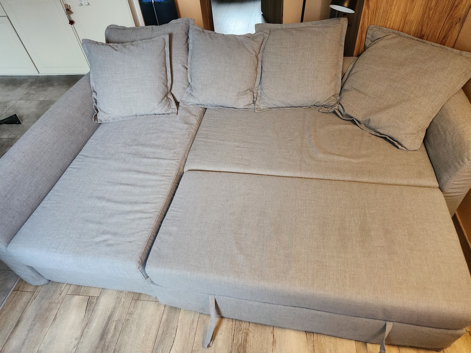 Sofa narozna  HOLMSUND z funkcja spania
Narożnik z funkcją spania, Bor