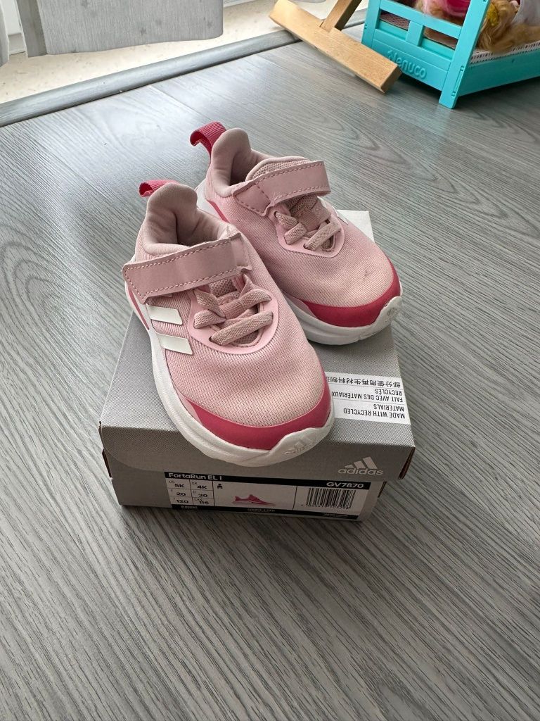 Ténis adidas rosa com velcro