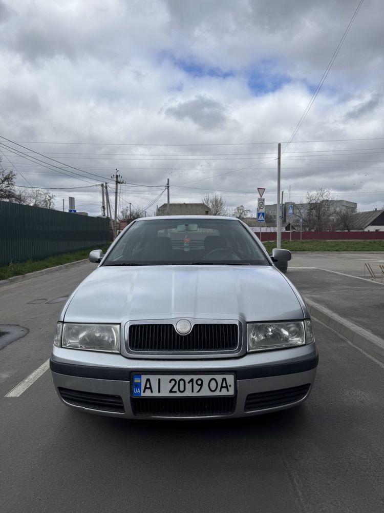 Продам шкода тур 2001 рік 1,6 газ бенз