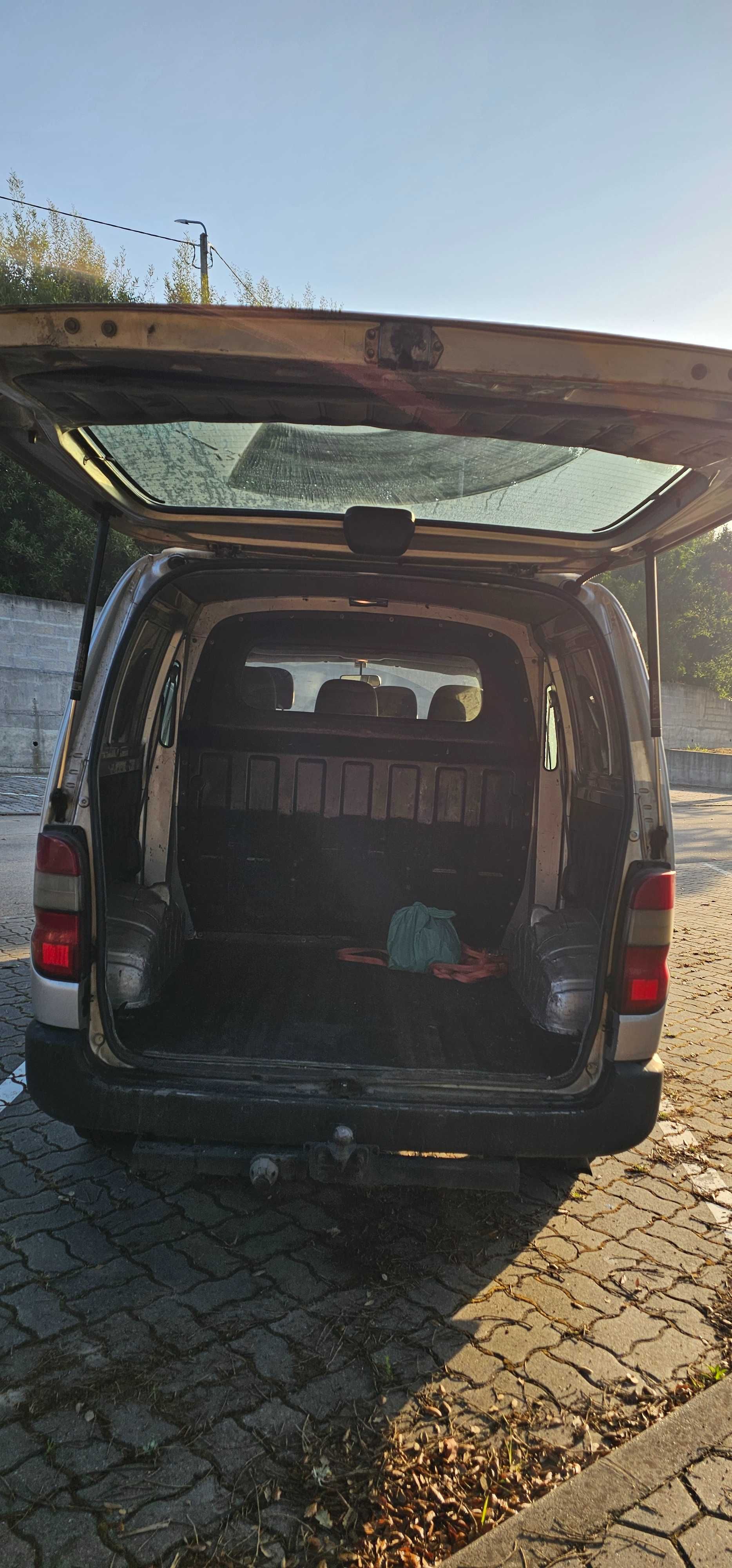 Toyota Hiace 2.5 D4D Service 6 lugares