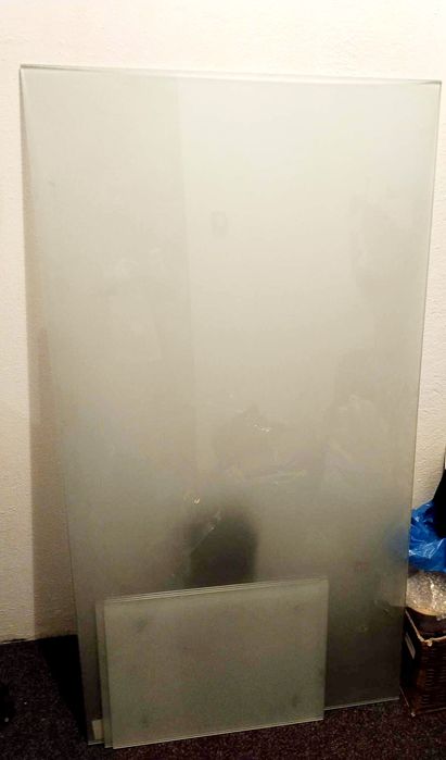 Szyba na biurko, stół + 3 mniejsze szyby na polki