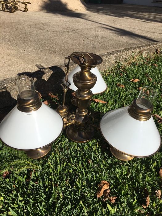 3 candeeiros branco vintage tipo candelabro antigo com suporte dourado