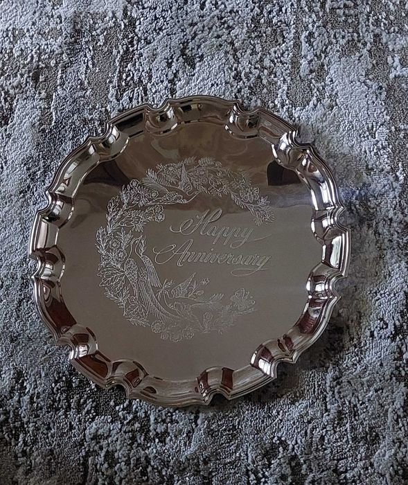 Вишукане срібне блюдо