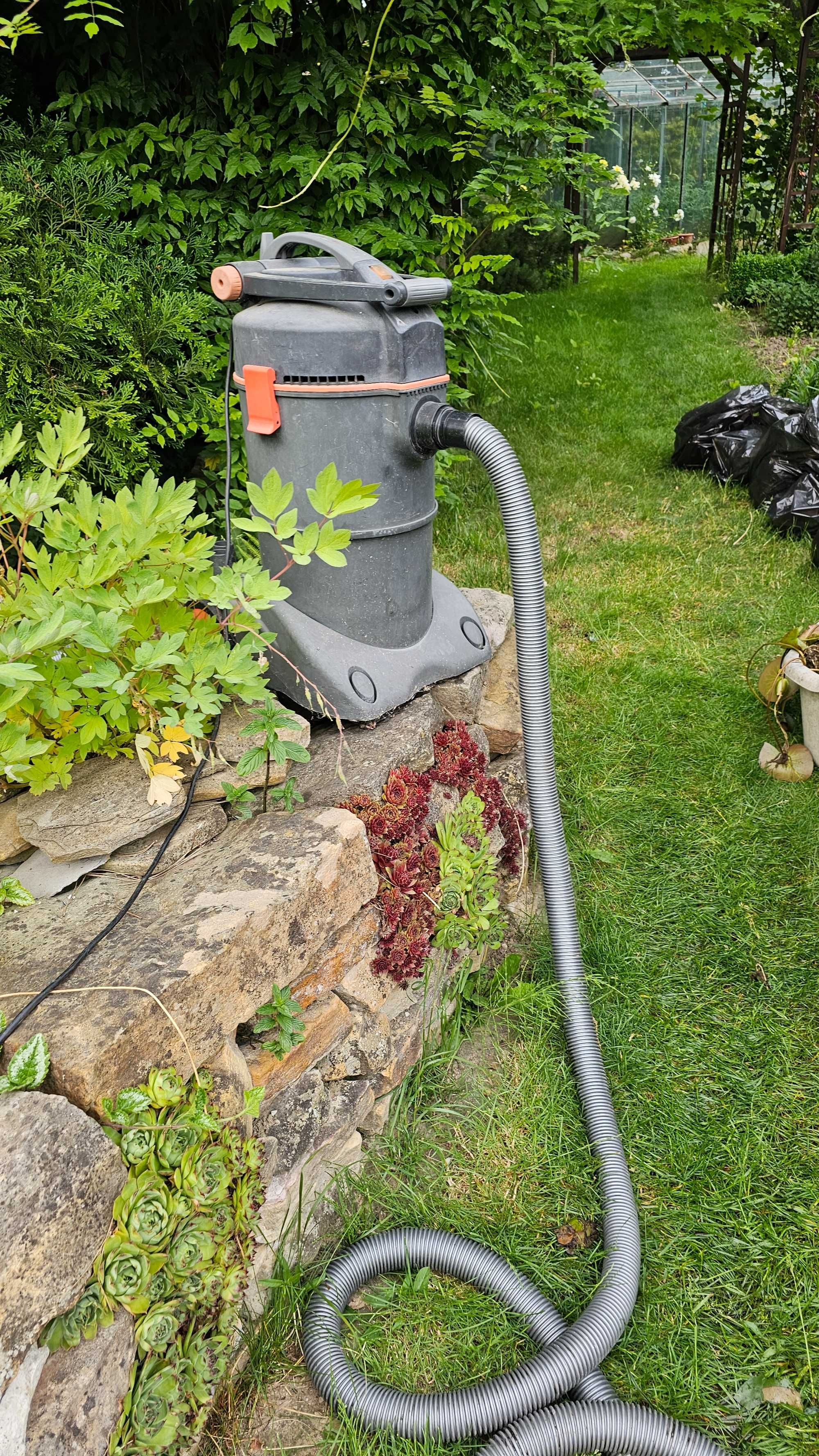 Odkurzacz do oczka wodnego Gardena
SR 2000 Aquamotion