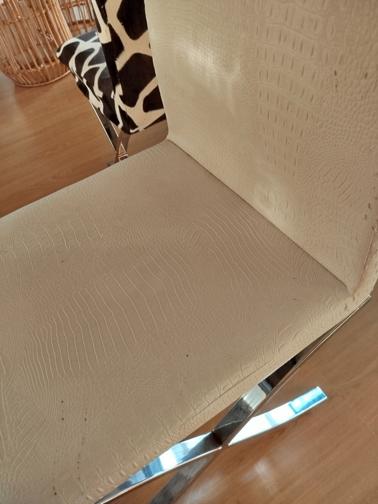 Cadeiras em pele com forro print animal