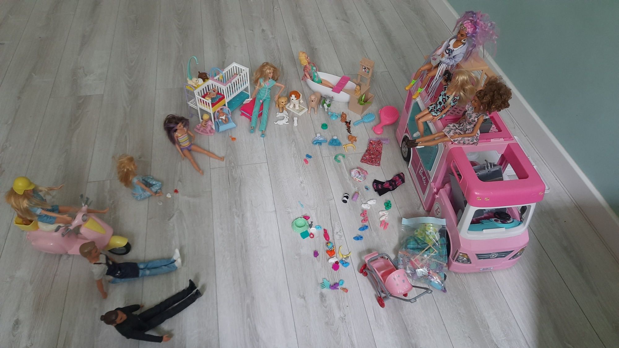 Barbie GHL93 - Kamper 3 w 1 Super Przygoda są akcesoria