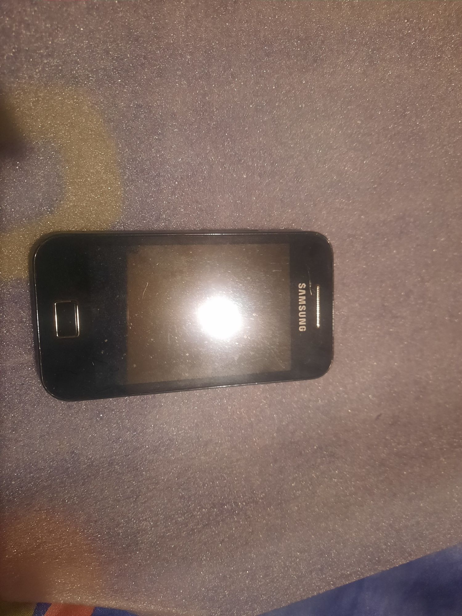 2 smartphony i tablet