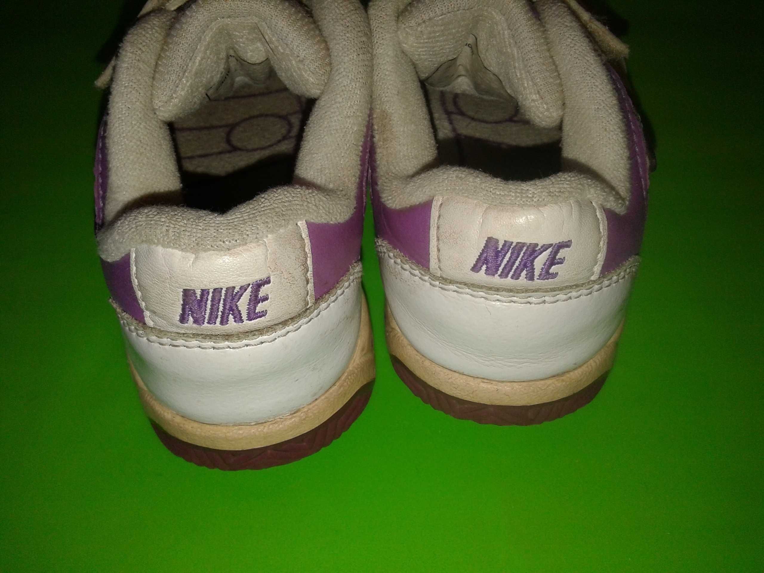 Buty dla dziewczynki 27 Nike.