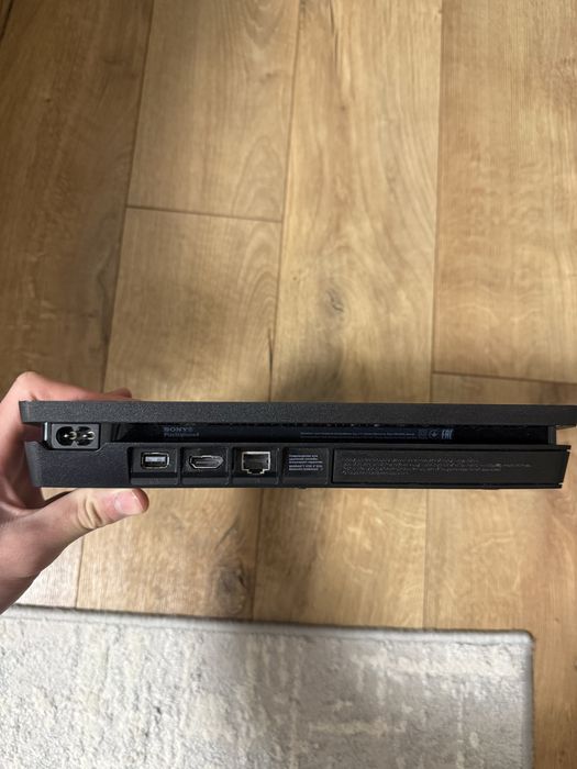 PS4 Slim 1TB +2 джойстика
