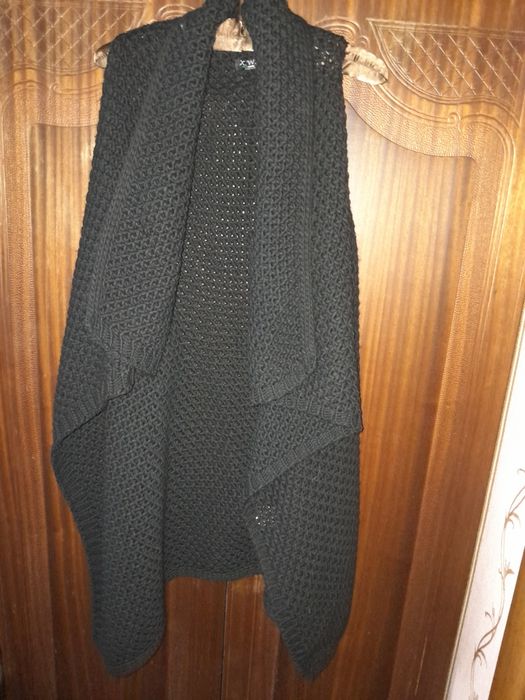 Жилетка-кардиган вязаная