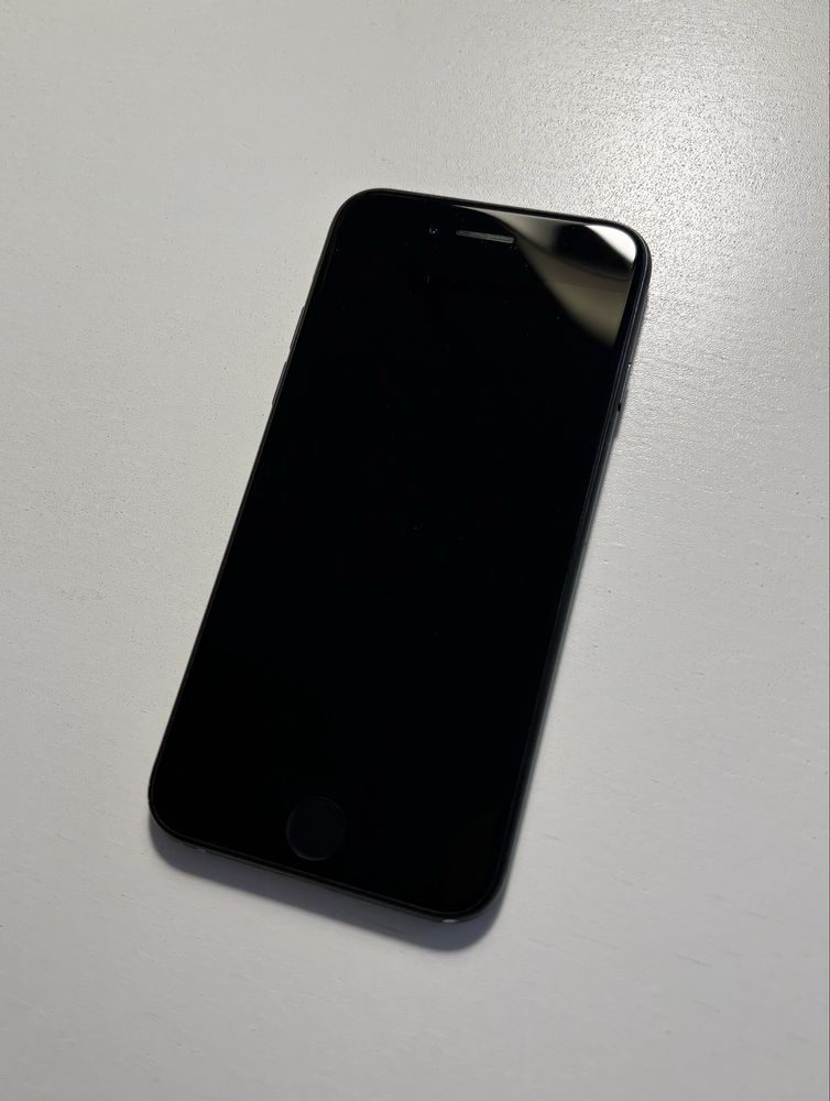 Iphone SE 2020 w świetnym stanie