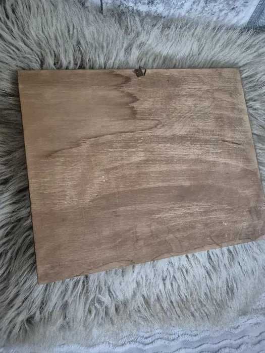 stary obrazek na miedzi zamocowany na drewnie