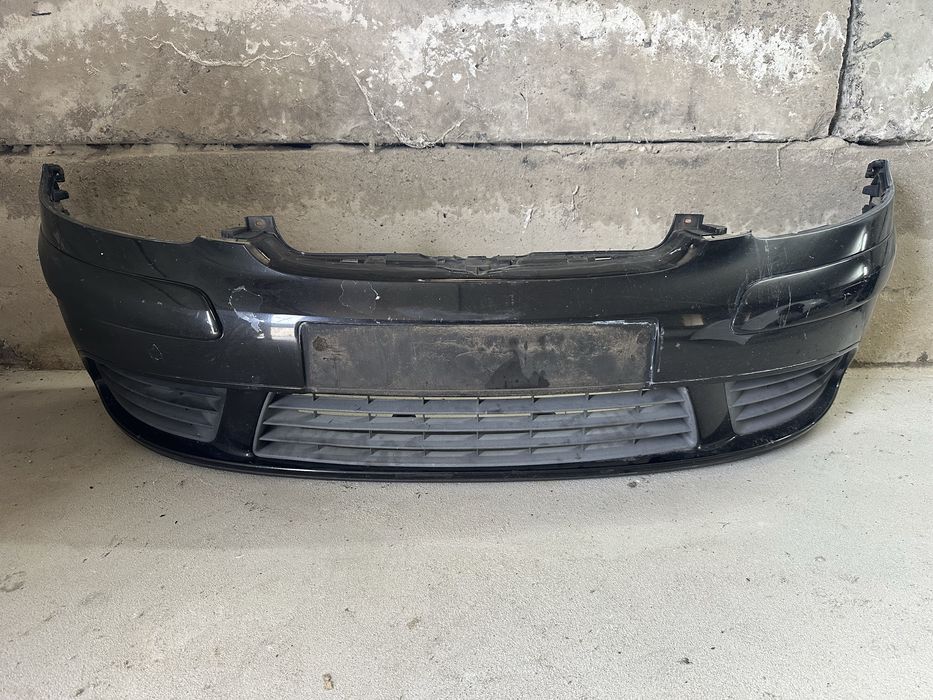 Бампер передний Volkswagen Golf 5 Plus